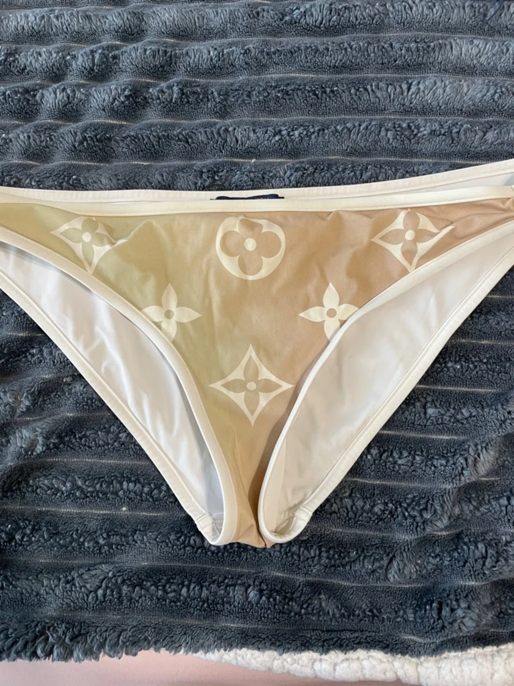 Authentic NWT Louis Vuitton Gradient Monogram Triangle Bikini Set Sz 40 US 8 - Picture 7 of 13